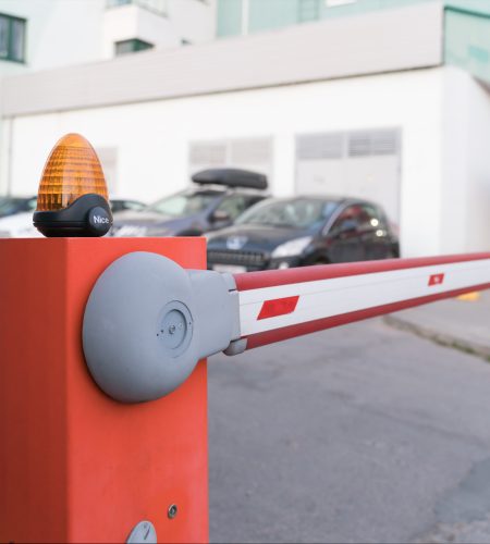 closed-barrier-in-front-of-the-entrance-to-the-cou-2025-03-10-02-20-33-utc